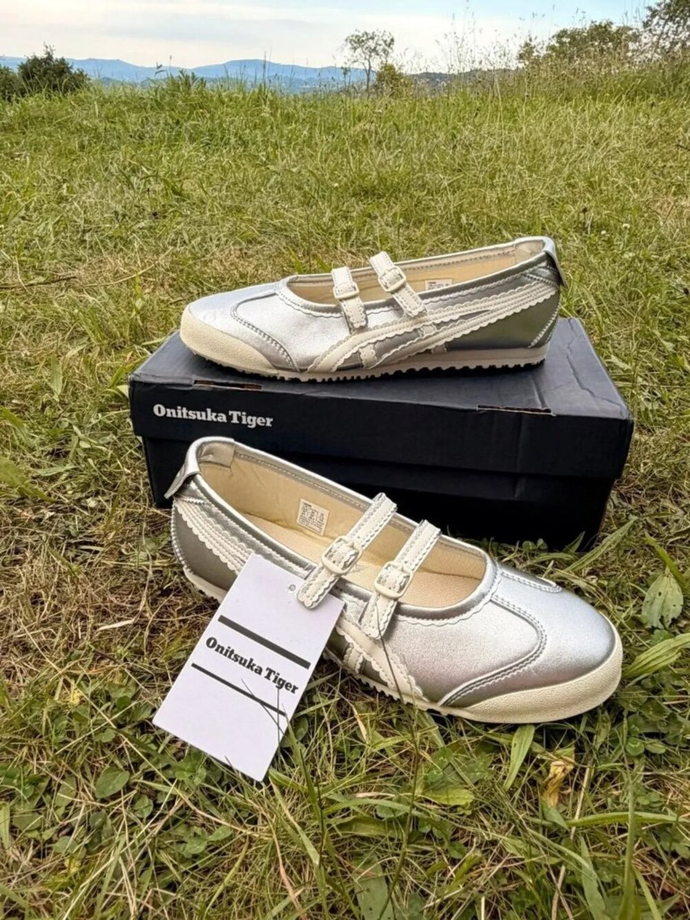 Women’s Silver Onitsuka Tiger Sneakers Retro Mexico 66 Shoes